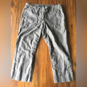❣️sold❣️New York & Company Size 2, linen/cotton blend capris.